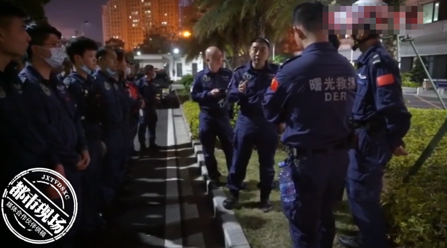 头孢搭酒,命悬一线!民警狂飙救援,这场生死时速太揪心 头孢搭酒,命悬一线!民警狂飙救援,这场生死时速太揪心