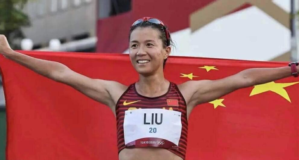 竞走冠军杨家玉逛街，老公直呼走慢点，当世界冠军的日常成为速度与激情